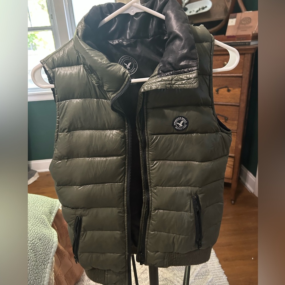 American Eagle Outfitters Green Puffer Vest